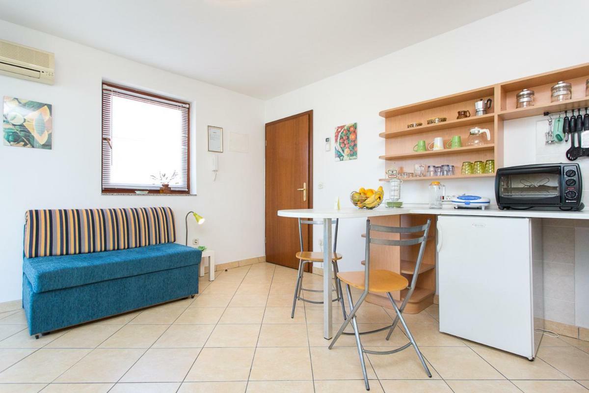1-Bedroom Apartment With Loggia In Punat Island Krk Buitenkant foto