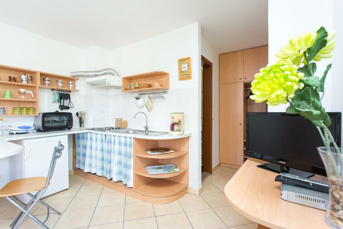1-Bedroom Apartment With Loggia In Punat Island Krk Buitenkant foto